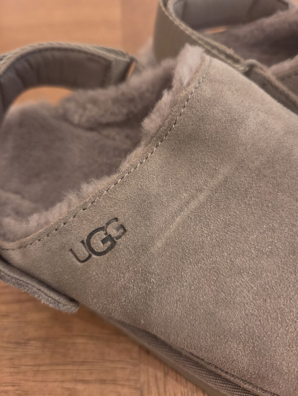 UGG Goldenstar Cozy Clog - Like New - Size 8 - Picture 2 of 5